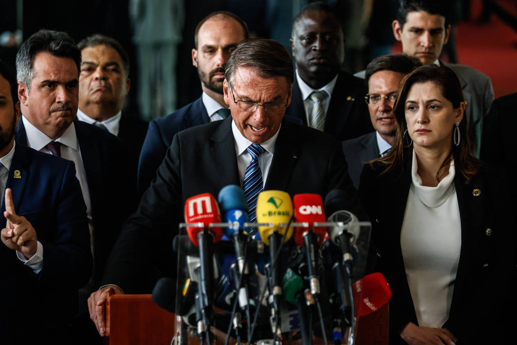 TSE abre investigação contra Bolsonaro por ataque às urnas e abuso de poder econômico